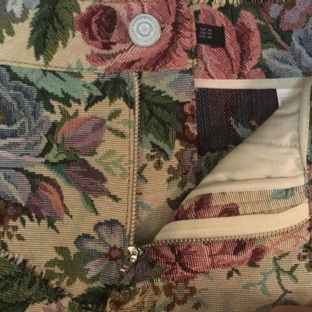 ZARA TAPESTRY FLORAL MINI SKIRT * NWT* SIZE XS - Picture 7 of 7